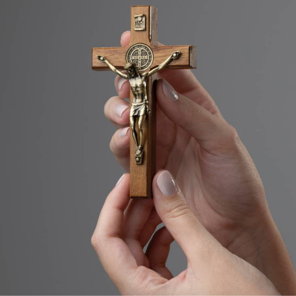 Cruz Tradicional de Parede 12 cm – Medalha de São Bento
