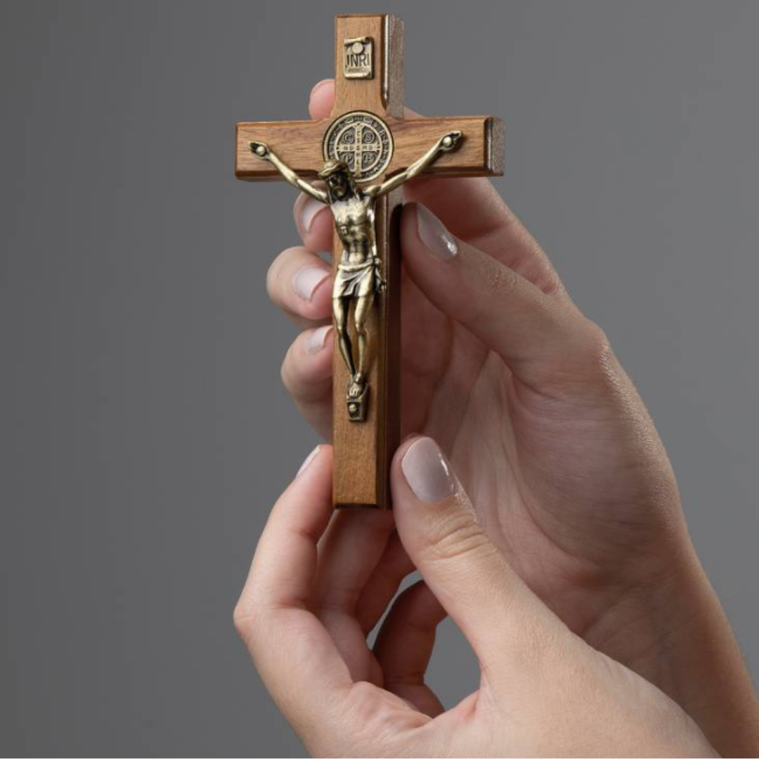 Cruz Tradicional de Parede 12 cm – Medalha de São Bento
