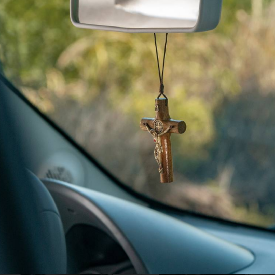 CRUZ PARA CARRO CORDAO MADEIRA - MEDALHA SAO BENTO 7CM