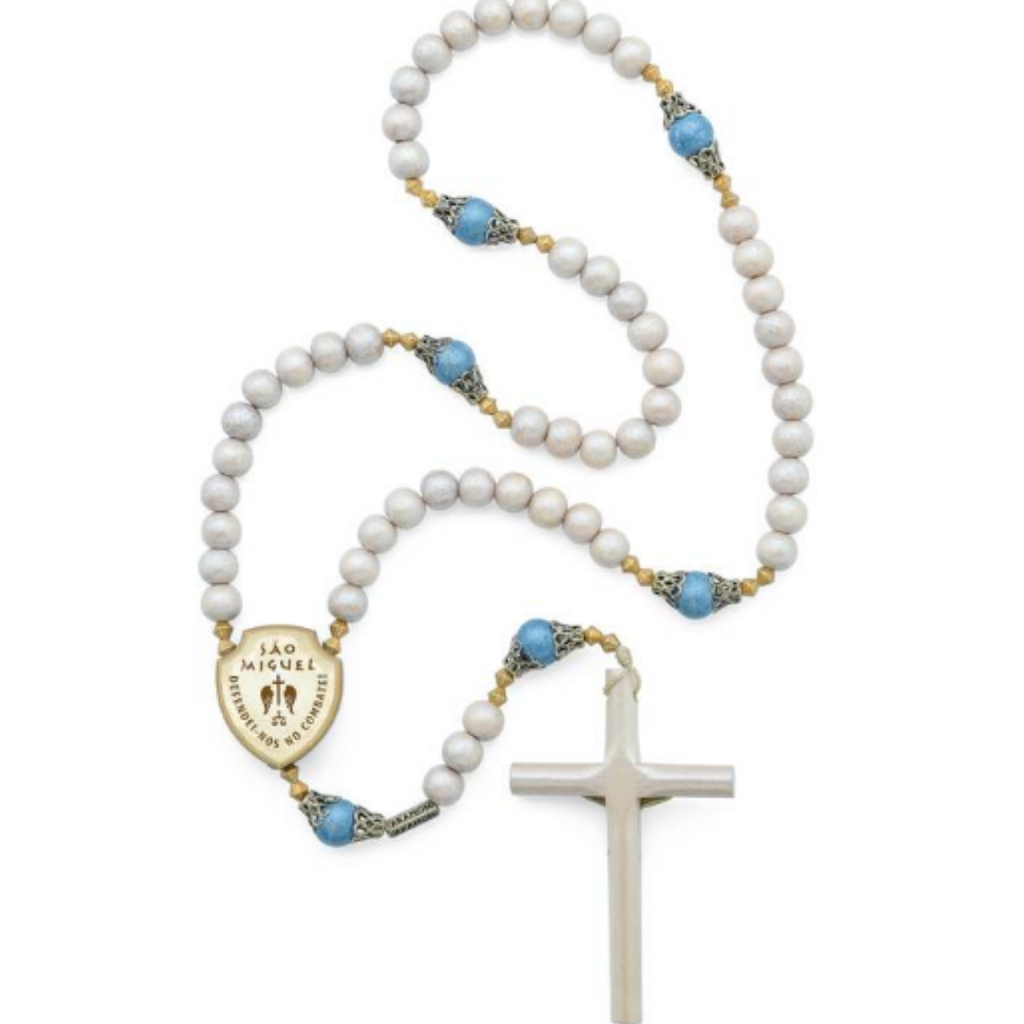 Terço de São Miguel em Madeira Pérola Prata 8 mm – Pai-Nosso Azul 10 mm com Folheto