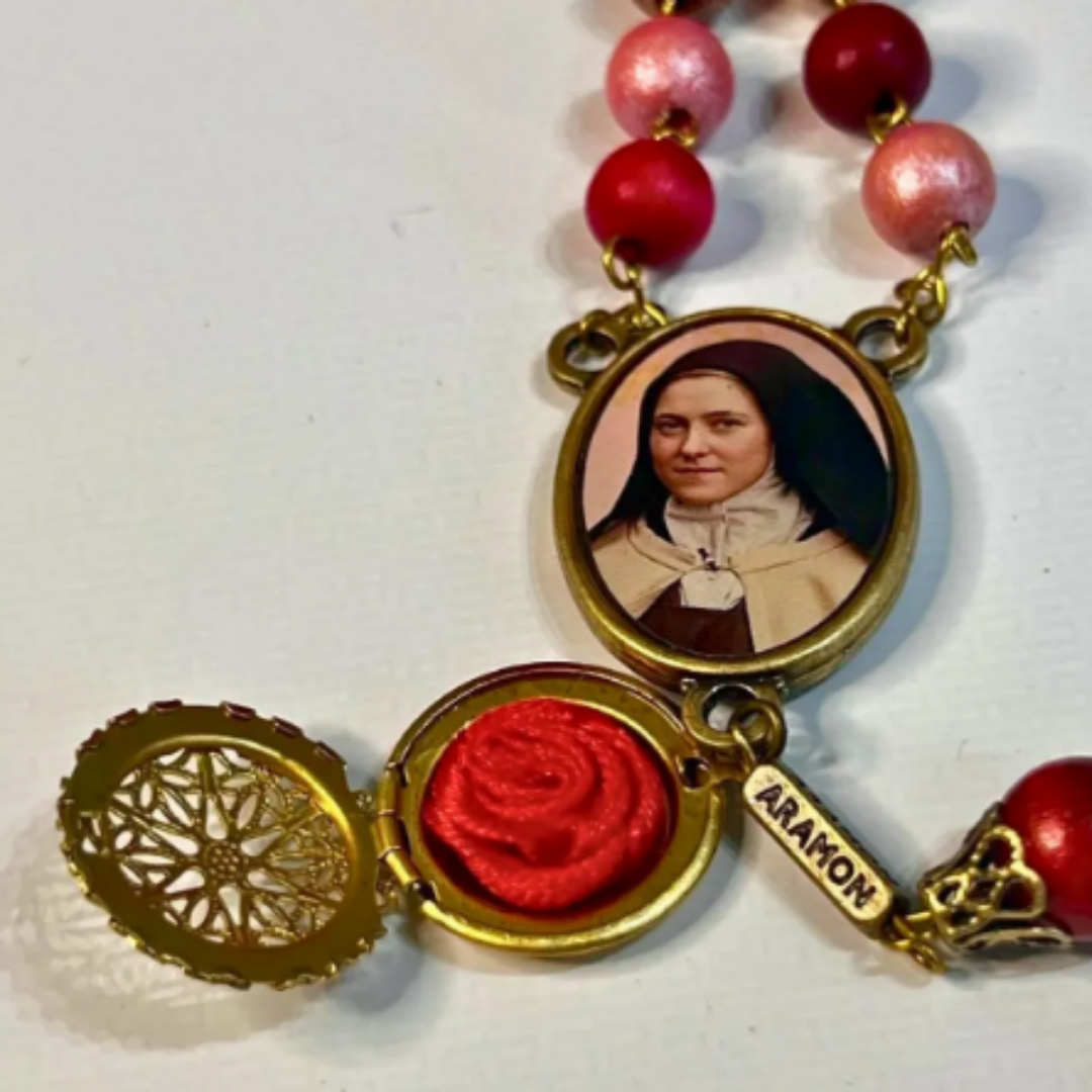 Terço de Rosas de Santa Teresinha – Pétalas Vermelhas 8 mm com Relicário