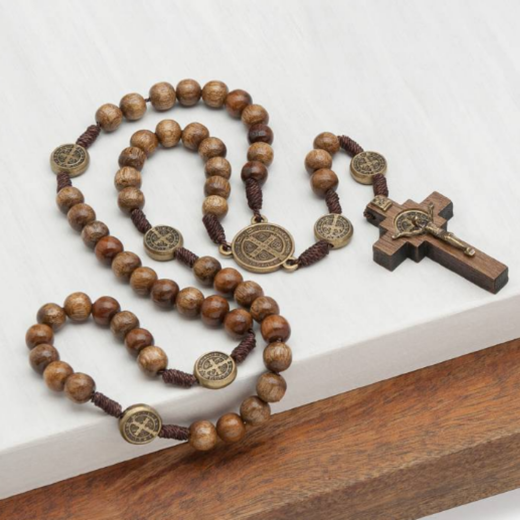 Terço de Madeira Imbuia São Bento 8 mm – Cordão Ouro Velho