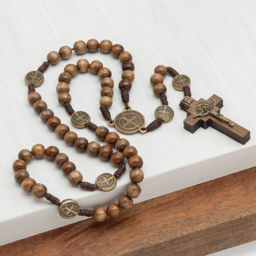 Terço de Madeira Imbuia São Bento 8 mm – Cordão Ouro Velho