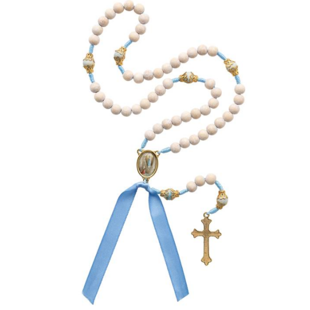 Terço de Madeira Branca Nossa Senhora de Lourdes com Fita Azul