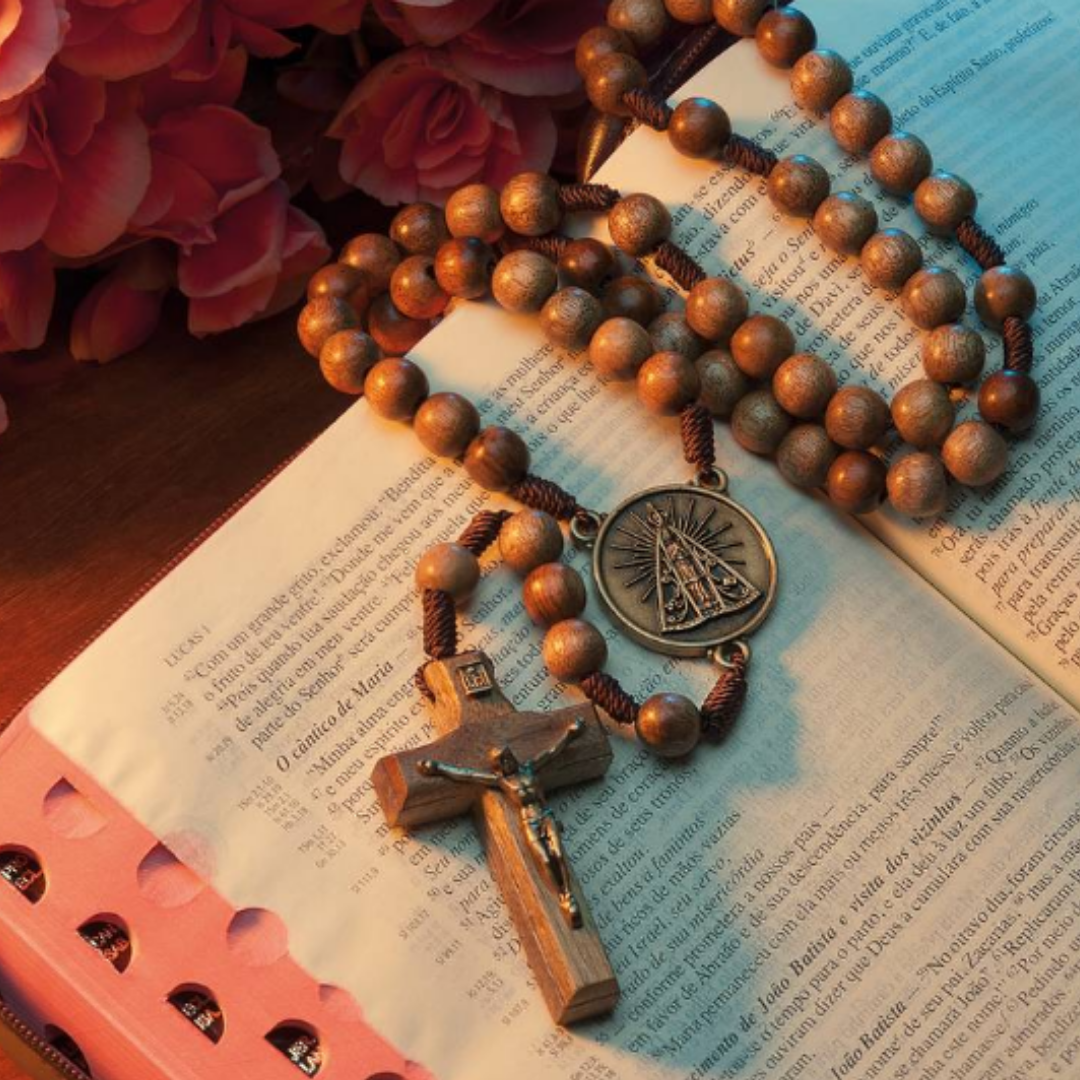 Terço de Nossa Senhora Aparecida em Madeira Imbuia com Cordão – 10 mm