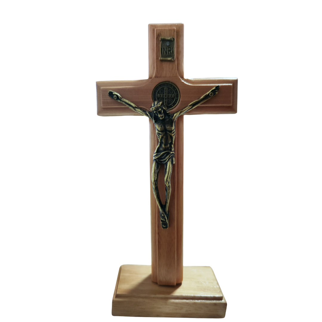 Cruz de Mesa em Madeira 17 cm – Ouro Velho com Medalha de São Bento