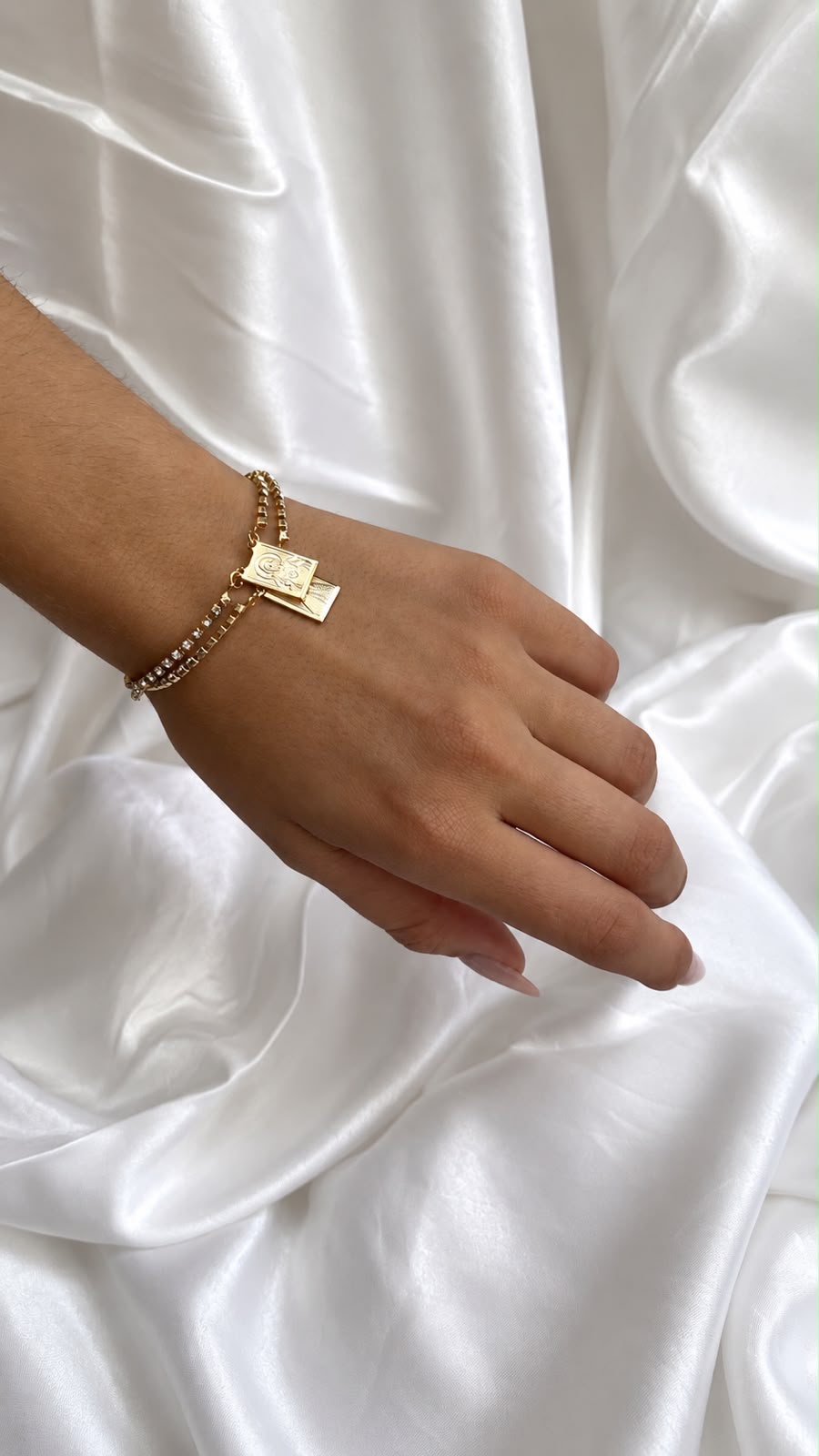 PULSEIRA ESCAPULARIO NOSSA SENHORA APARECIDA - DOURADA COM STRASS