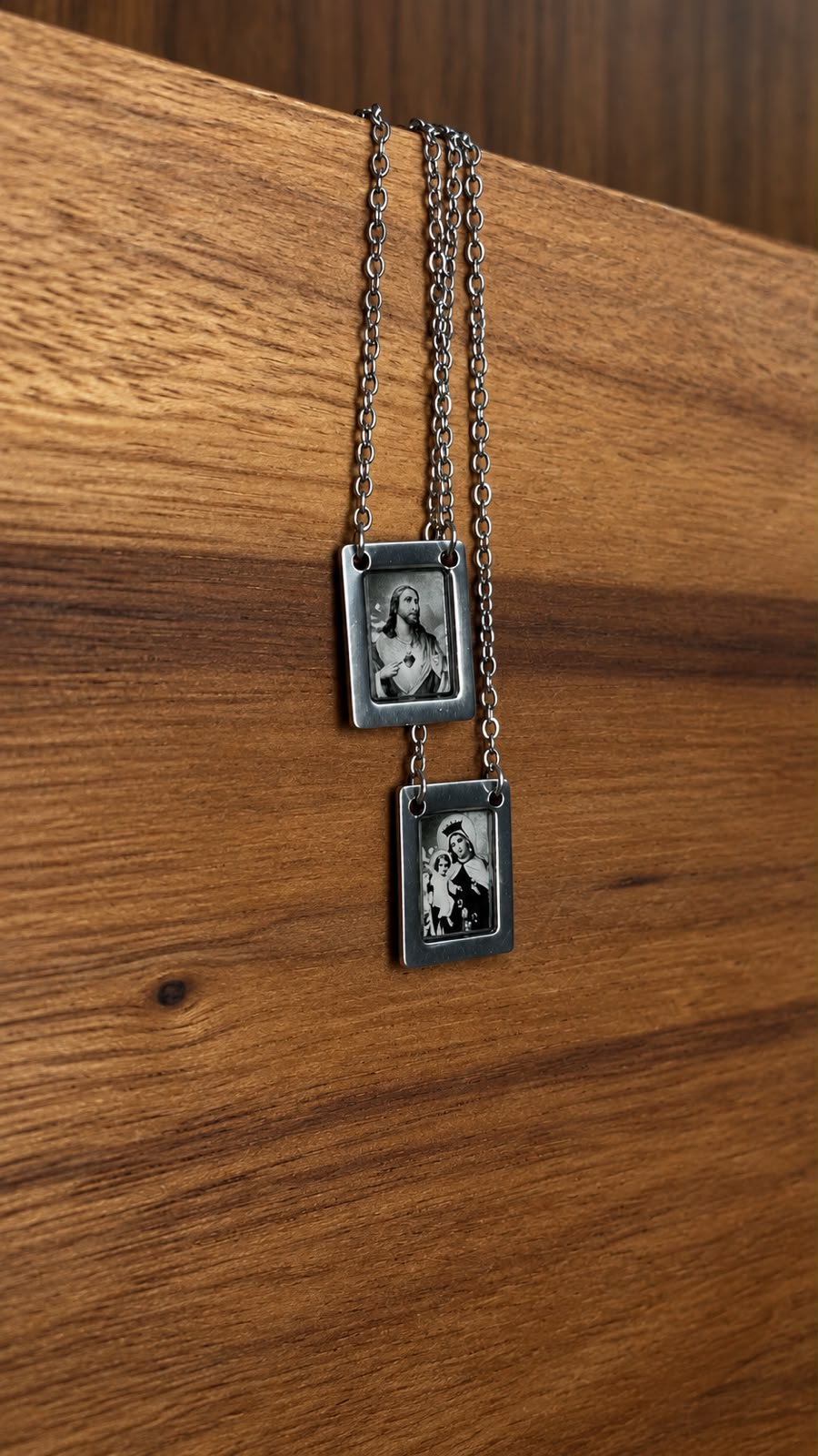 ESCAPULARIO NOSSA SENHORA DO CARMO - FOTO PRETO/BRANCO COM CAIXA ACRILICA