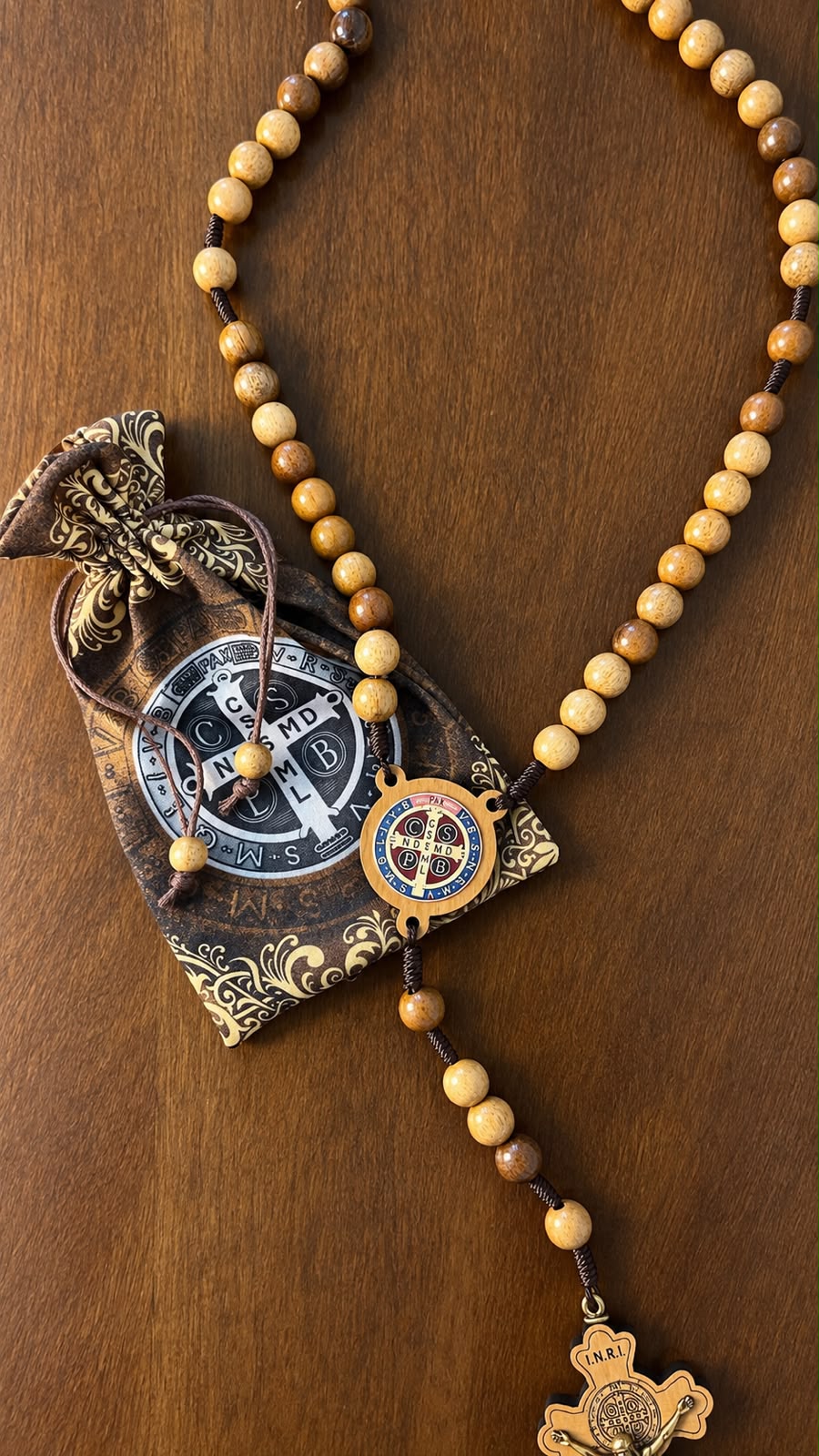 Terço de São Bento com Saquinho de Tecido