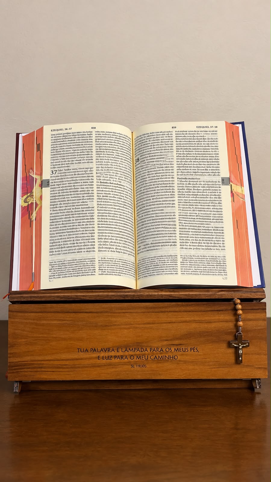 PORTA BIBLIA DE MADEIRA - COM GAVETA - TUA PALAVRA É LAMPADA