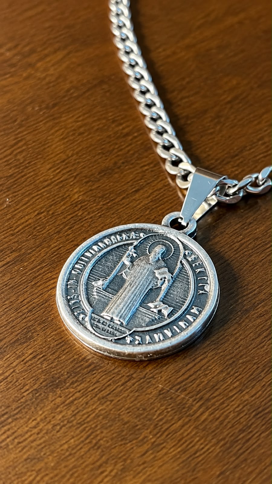 COLAR EM AÇO INOX - MEDALHA SÃO BENTO